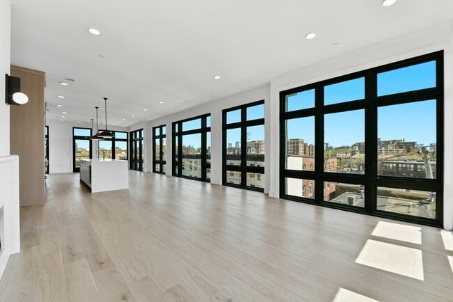 14 Green St in Brookline, MA - Building Photo - Building Photo