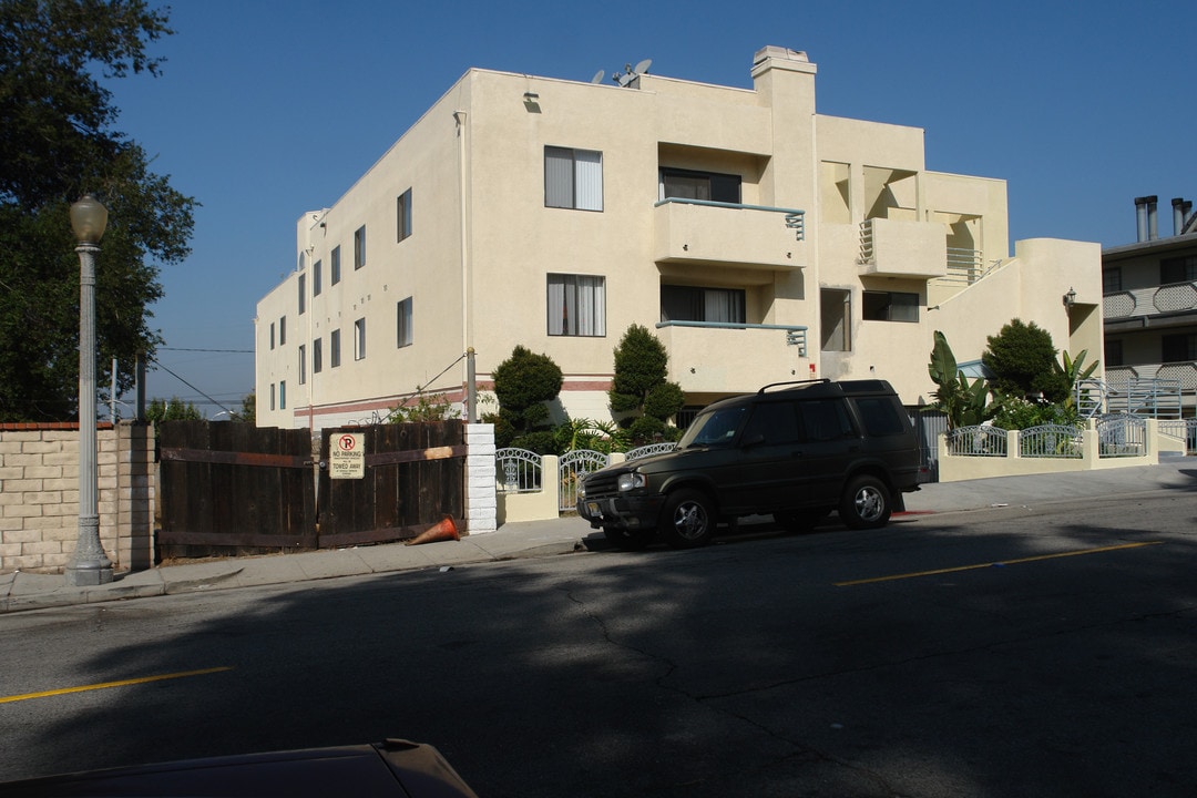 10119 Commerce Ave in Tujunga, CA - Foto de edificio