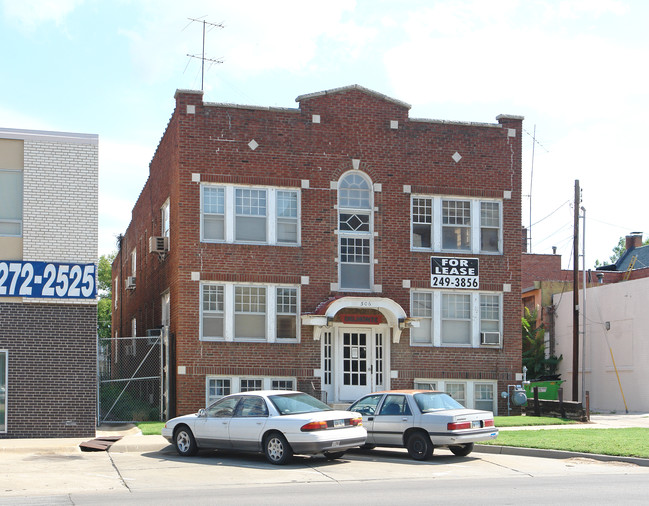 Delmonte Apartments in Topeka, KS - Building Photo - Building Photo