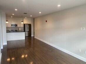 430 McGrath Hwy, Unit 409 in Somerville, MA - Building Photo - Building Photo