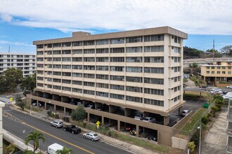 Salt Lake Manor in Honolulu, HI - Building Photo - Primary Photo