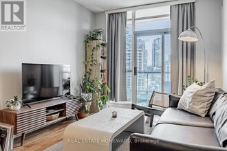 219 Fort York Blvd in Toronto, ON - Building Photo - Building Photo