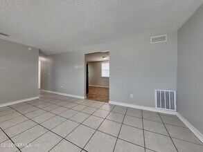 11749 Kingfisher Ln E in Jacksonville, FL - Building Photo - Building Photo