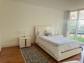 10275 Collins Ave in Bal Harbour, FL - Building Photo - Building Photo