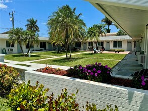 120 NE 10th Ave in Hallandale Beach, FL - Building Photo - Building Photo