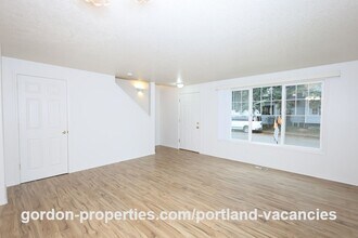 5250 SE 73rd Ave in Portland, OR - Building Photo - Building Photo