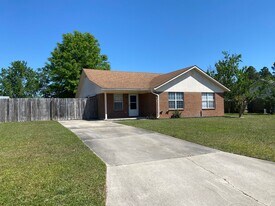 722 Cindy Ln in Hinesville, GA - Building Photo