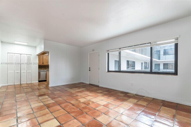 2930 Day Ave in Miami, FL - Building Photo - Building Photo