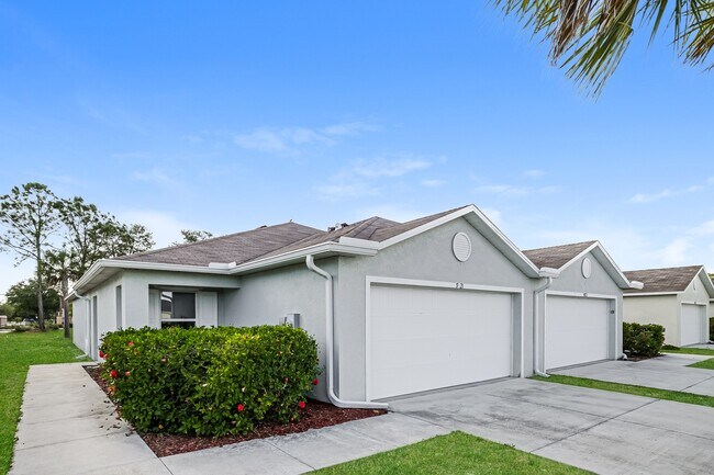 9021 Aegean Cir in Lehigh Acres, FL - Foto de edificio - Building Photo