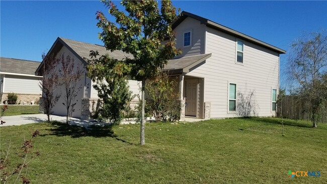 2401 Ranger Pass in Seguin, TX - Foto de edificio - Building Photo