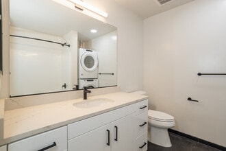 LUELLA in Sacramento, CA - Foto de edificio - Interior Photo