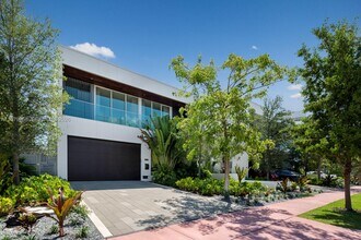 1051 W 48th St in Miami Beach, FL - Building Photo - Building Photo