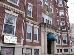 1350 Comm.Ave. Unit 8, Unit 8 in Boston, MA - Foto de edificio - Building Photo