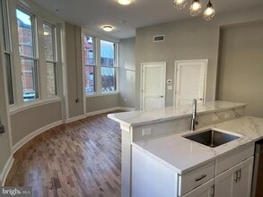 100 W Lexington St in Baltimore, MD - Building Photo - Building Photo