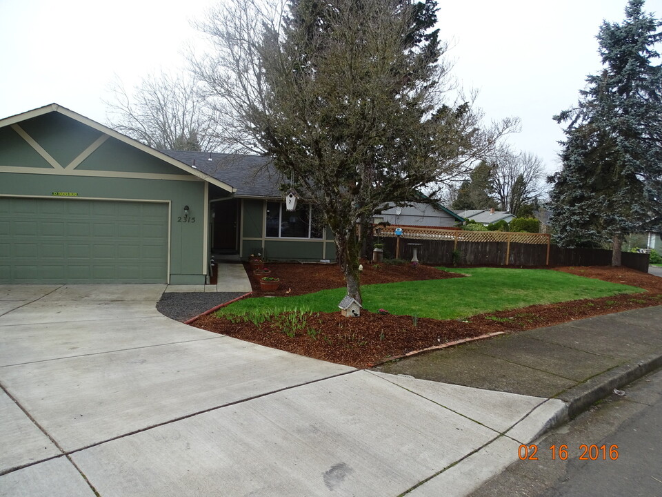 2315 Ironwood St in Eugene, OR - Building Photo