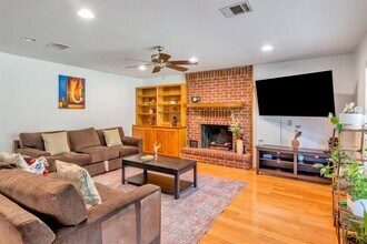 10903 Chateau Hill in Austin, TX - Building Photo - Building Photo