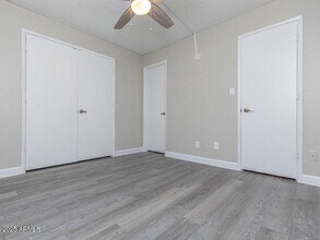 13517 W Glendale Ave, Unit 1 in Glendale, AZ - Building Photo - Building Photo