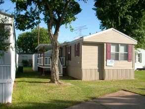 Tanner Road Mobile Home Park in Houston, TX - Foto de edificio - Building Photo