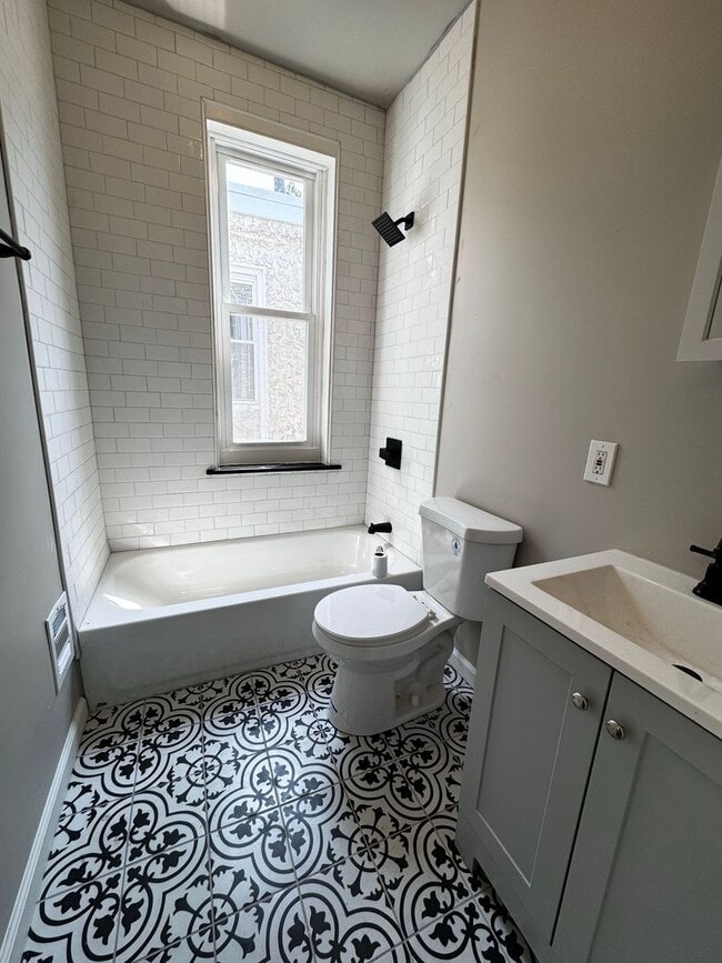 2416 N Hollywood St in Philadelphia, PA - Building Photo - Building Photo