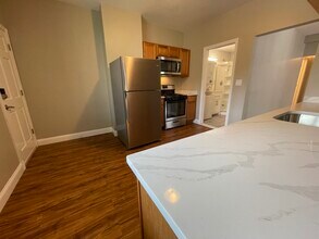 227 Holland St, Unit 1 in Somerville, MA - Foto de edificio - Building Photo