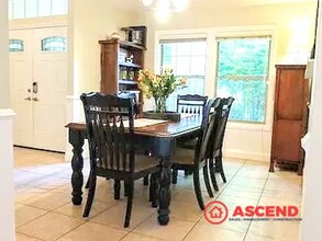 9809 Mesa Oak Dr in Bakersfield, CA - Building Photo - Building Photo