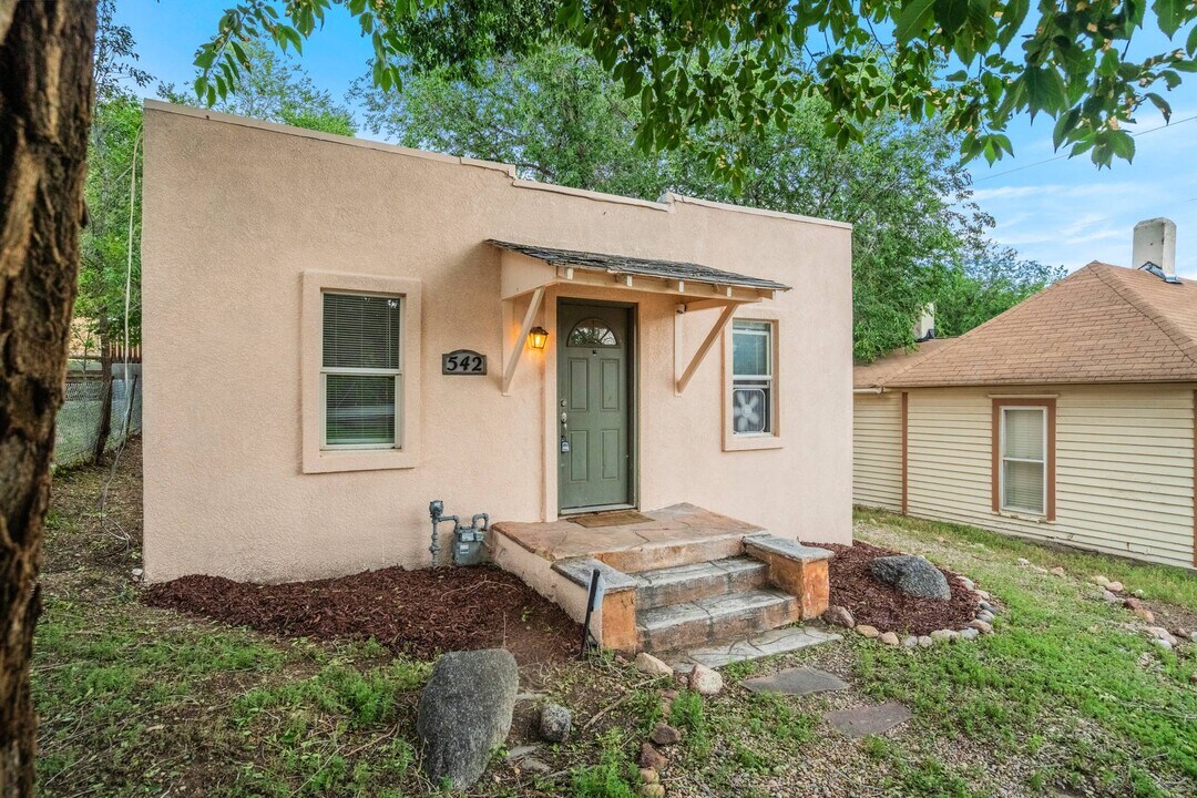 542 W Boulder St in Colorado Springs, CO - Building Photo