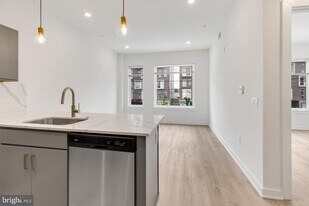 2046 E Lehigh Ave in Philadelphia, PA - Building Photo