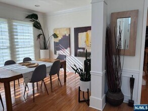 43 Mulberry Ct in Paramus, NJ - Building Photo - Building Photo