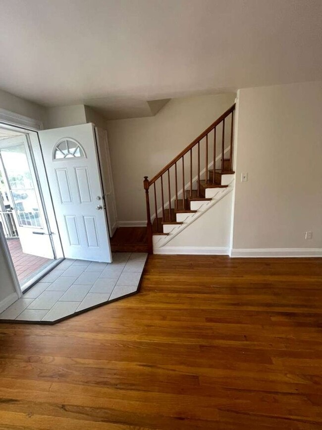 property at 1502 N Kenwood Ave