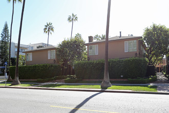 12300 Montana Ave in Los Angeles, CA - Building Photo - Building Photo