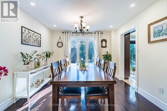 22 Mayflower St in Whitby, ON - Building Photo - Building Photo