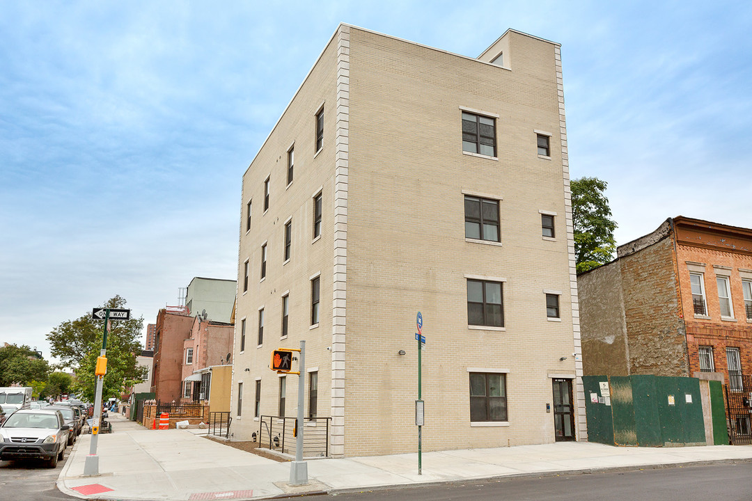 152 Sackman St in Brooklyn, NY - Building Photo