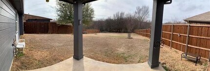 1928 Michelle Creek Dr in Little Elm, TX - Building Photo - Building Photo