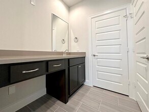 2716G Grand Fountains Dr in Houston, TX - Building Photo - Building Photo
