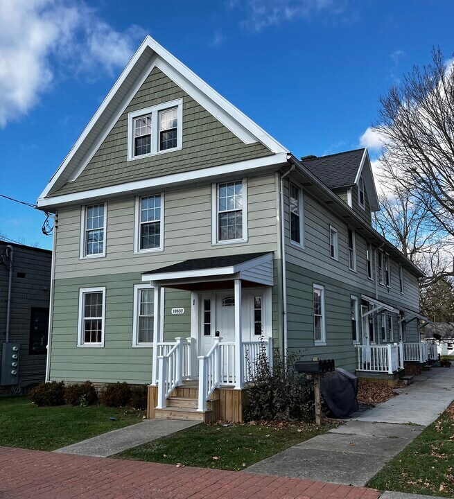 10632 Main St, Unit Upper Front Unit #1 in Clarence, NY - Building Photo