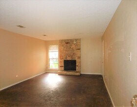 811 Ramble Ln in Austin, TX - Building Photo - Building Photo