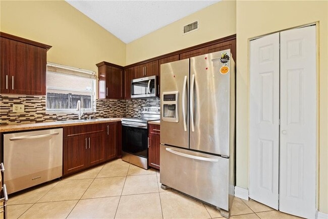 4950 NW 83rd Ave in Lauderhill, FL - Building Photo - Building Photo