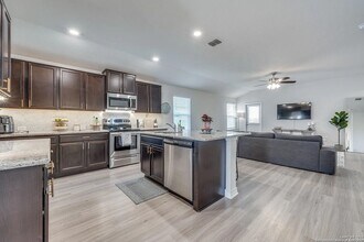 2915 Thackery Groove in San Antonio, TX - Building Photo - Building Photo