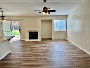 5610 Charleville Ln in Bakersfield, CA - Foto de edificio - Building Photo