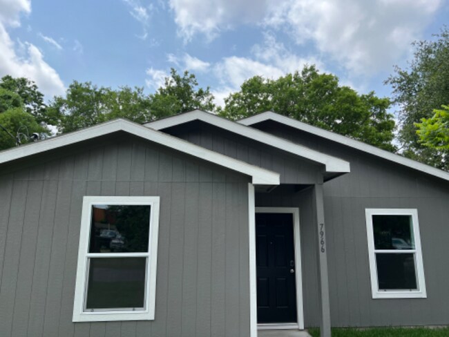 7966 Safebuy St photo'