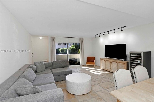 9394 SW 77th Ave in Miami, FL - Building Photo - Building Photo