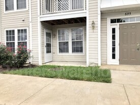 695 Winding Stream Way in Odenton, MD - Building Photo