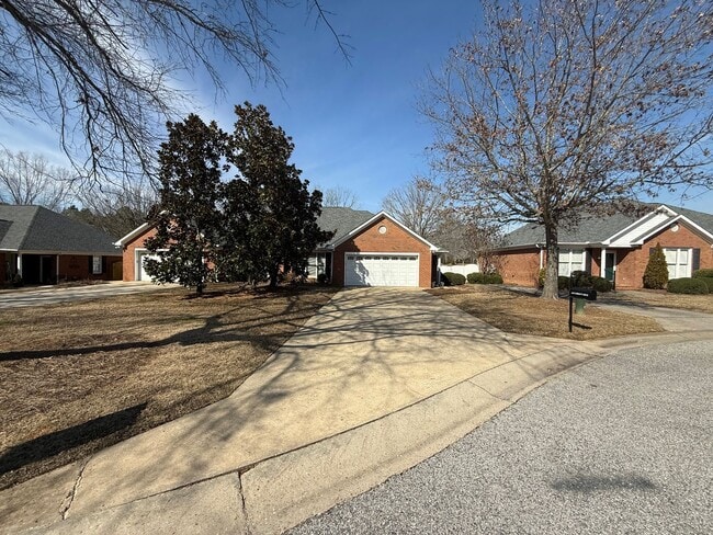 Great 3 Bedroom Twin Home in Ogletree Village in Auburn, AL - Building Photo - Building Photo