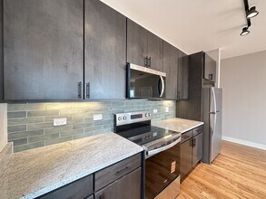 2100 W 18th Pl in Chicago, IL - Building Photo - Building Photo