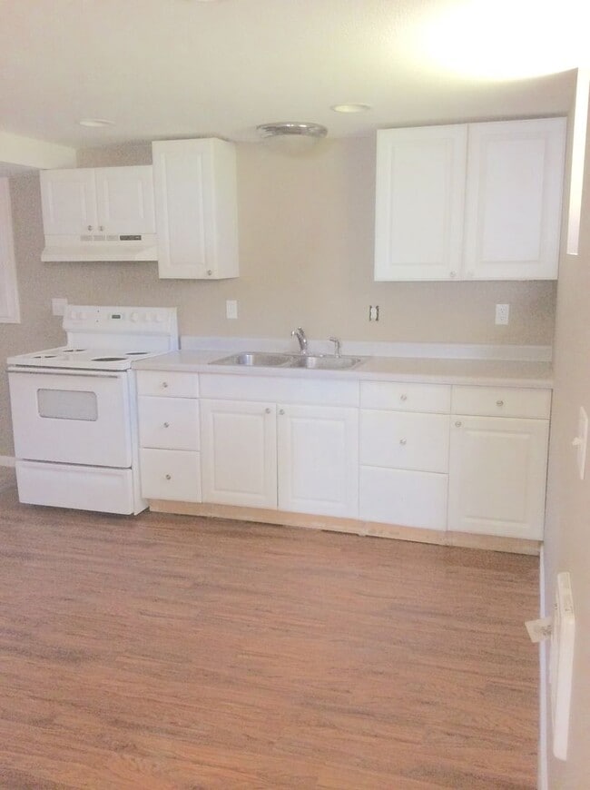 property at 3727 SE Cora St