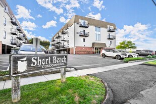 115 Short Beach Rd in Stratford, CT - Building Photo