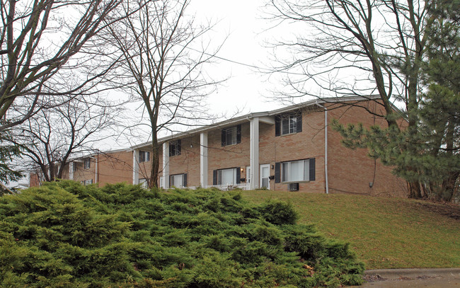 2636-2646 Chamberlain Rd in Fairlawn, OH - Foto de edificio - Building Photo