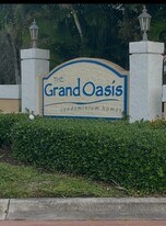 5721 Riverside Dr in Coral Springs, FL - Building Photo