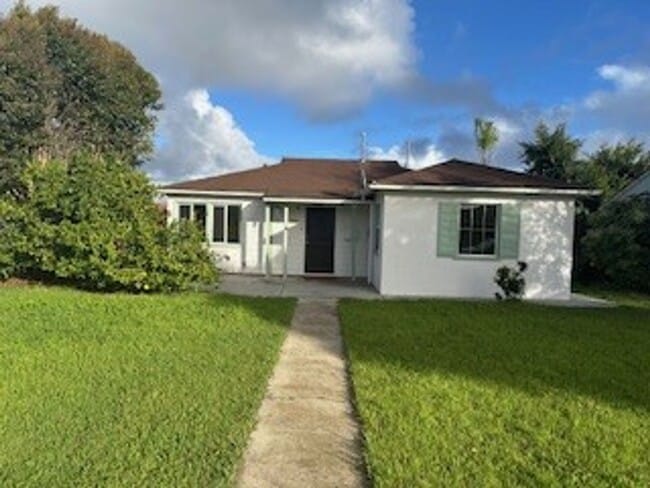 property at 210 S C St