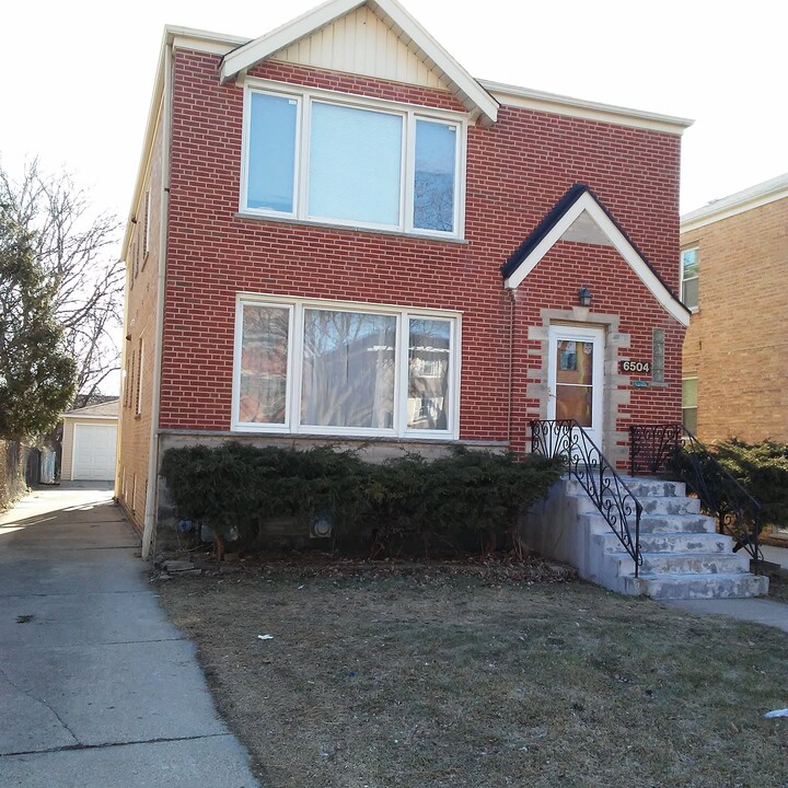 6504 N Northwest Hwy in Chicago, IL - Building Photo